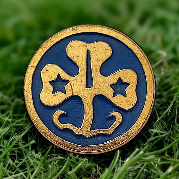 Vintage Girl Scouts Trefoil Pin World Association Blue Enameled Gold Tone R - Picture 9 of 13